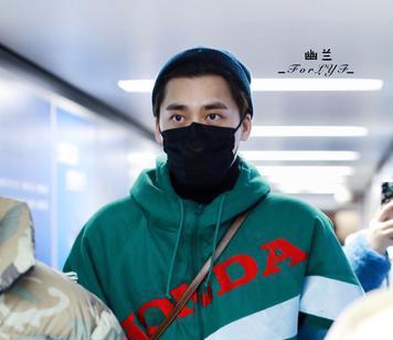 李易峰吃瓜视频微博,娱乐圈幕后真相曝光？