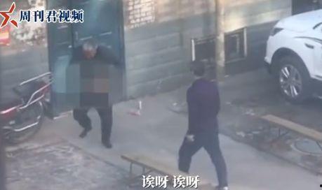 唐山被殴打女子吃瓜视频,网络吃瓜群众热议事件真相