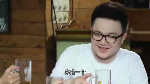 路人吃瓜对话视频,揭秘路人吃瓜对话背后的热点事件